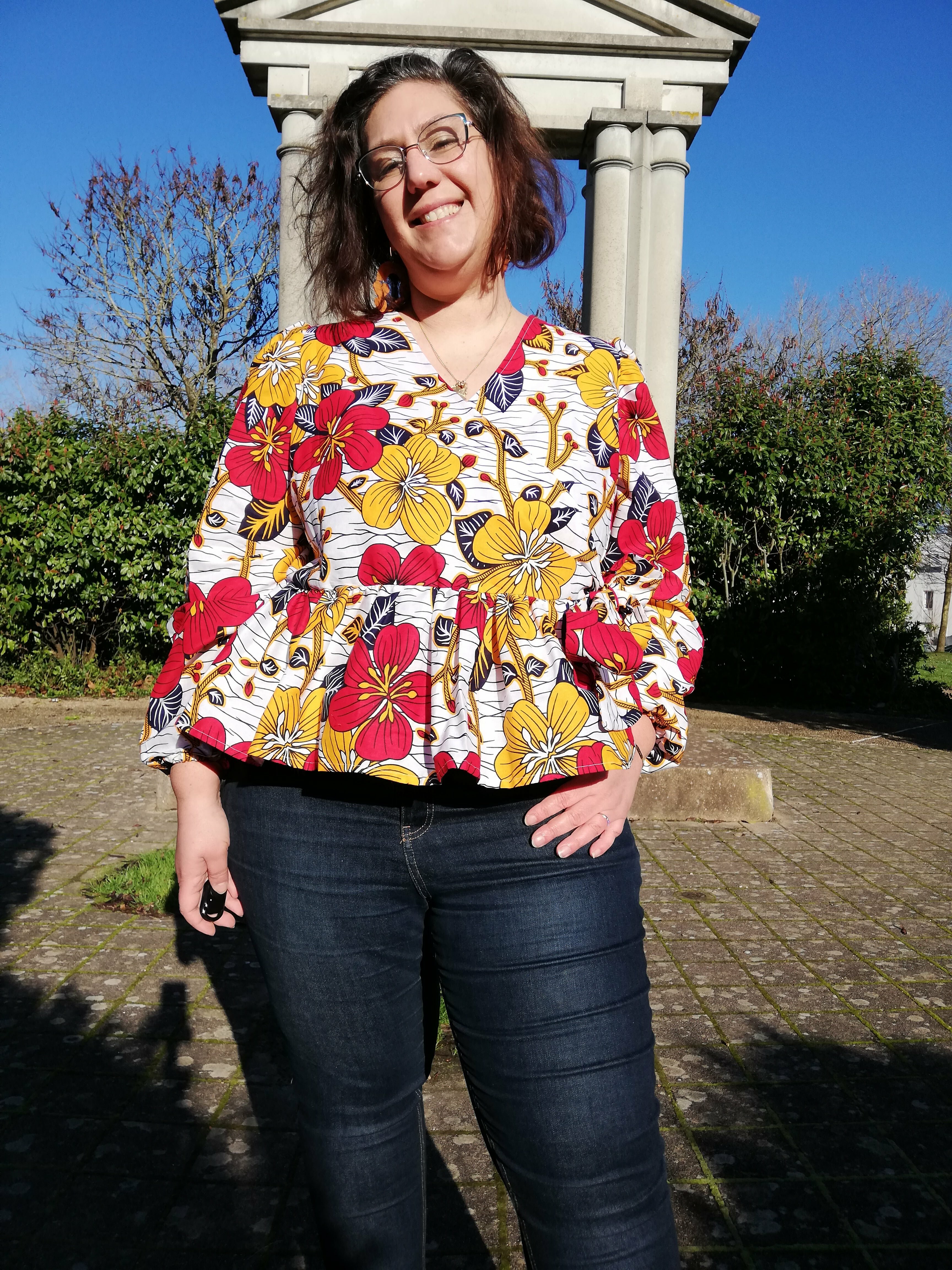 Chemise Epona - motif fleurs jaunes et rouges